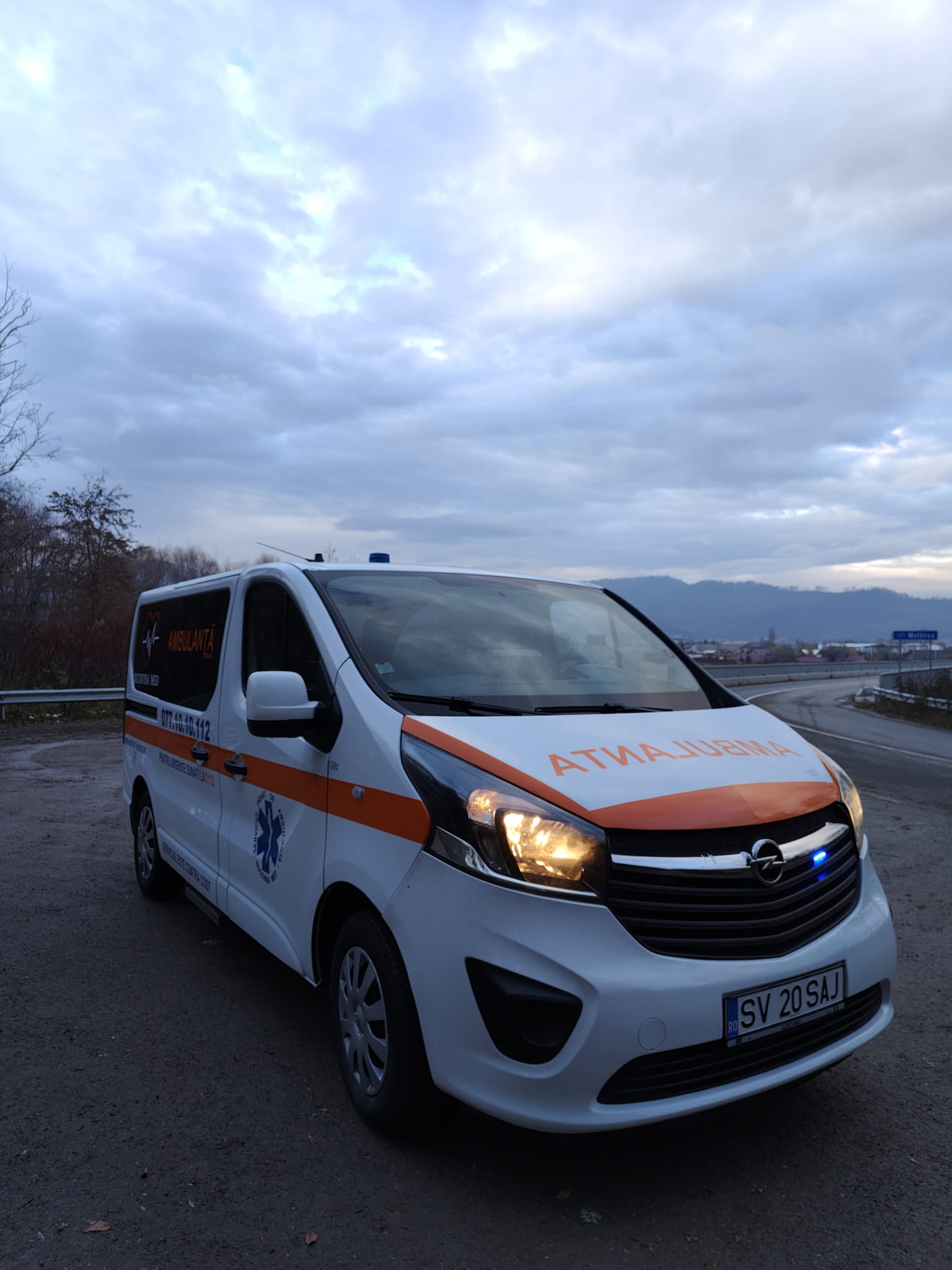 Ambulanță Bucovina Med - pe autostradă